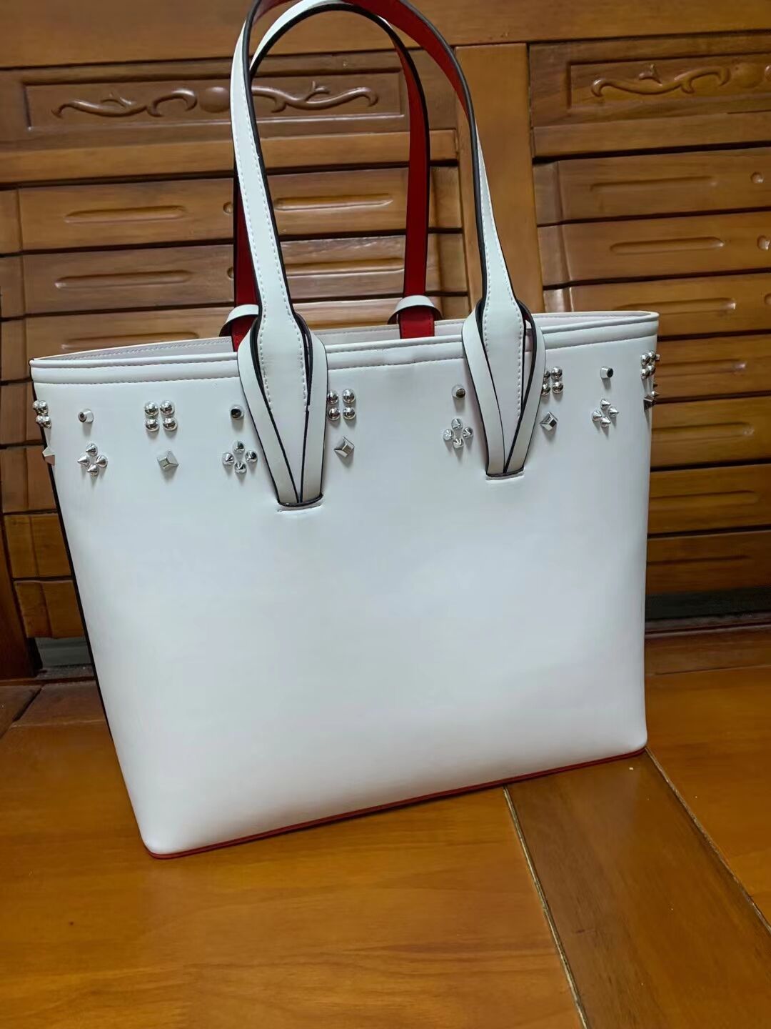 Fashion Bag cabata designer totes rivet genuine leather brands Bottom composite handbags famous purse shopping bags Black White wallets, 30*49*14cm
Fashion Bag cabata designer totes rivet genuine leather brands Bottom composite handbags famous purse shopping bags Black White wallets, 30*49*14cm