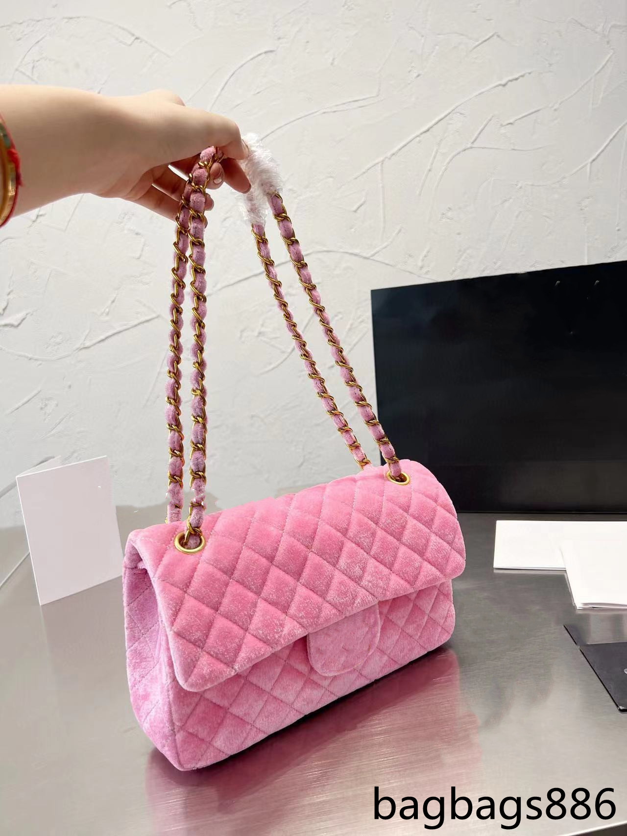 2023 designer handbag shoulder chain bag flap of the clutch bag bag purse check velvet purse thread double letters solid iron buckle waist square stripe women luxury, Blue
2023 designer handbag shoulder chain bag flap of the clutch bag bag purse check velvet purse thread double letters solid iron buckle waist square stripe women luxury, Blue