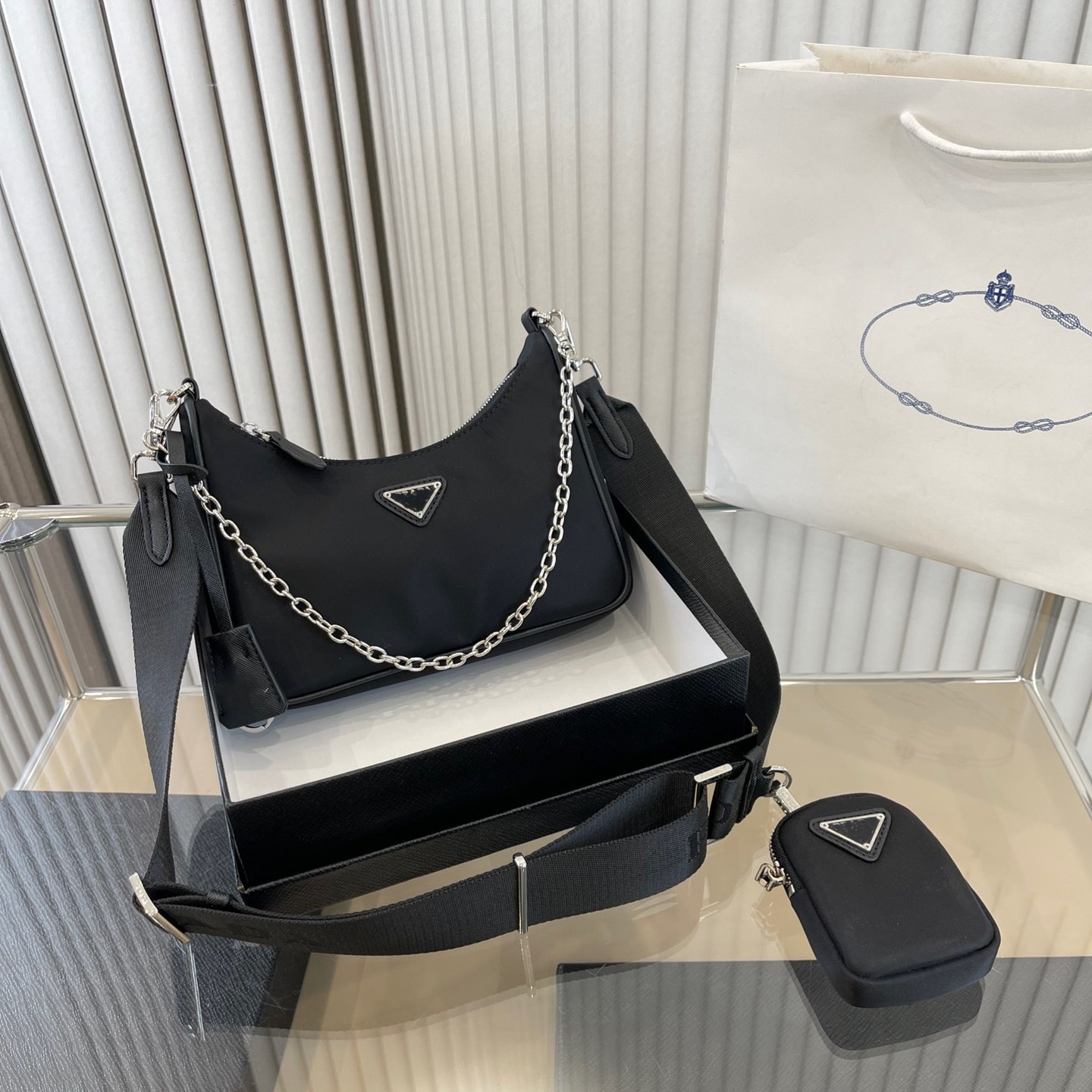 luxurys designers bag strap crossbody designer bag shoulder bags designers woman re edition 2000 2005 nylon bags 3-piece black purse and handbags pochette bags woc
luxurys designers bag strap crossbody designer bag shoulder bags designers woman re edition 2000 2005 nylon bags 3-piece black purse and handbags pochette bags woc