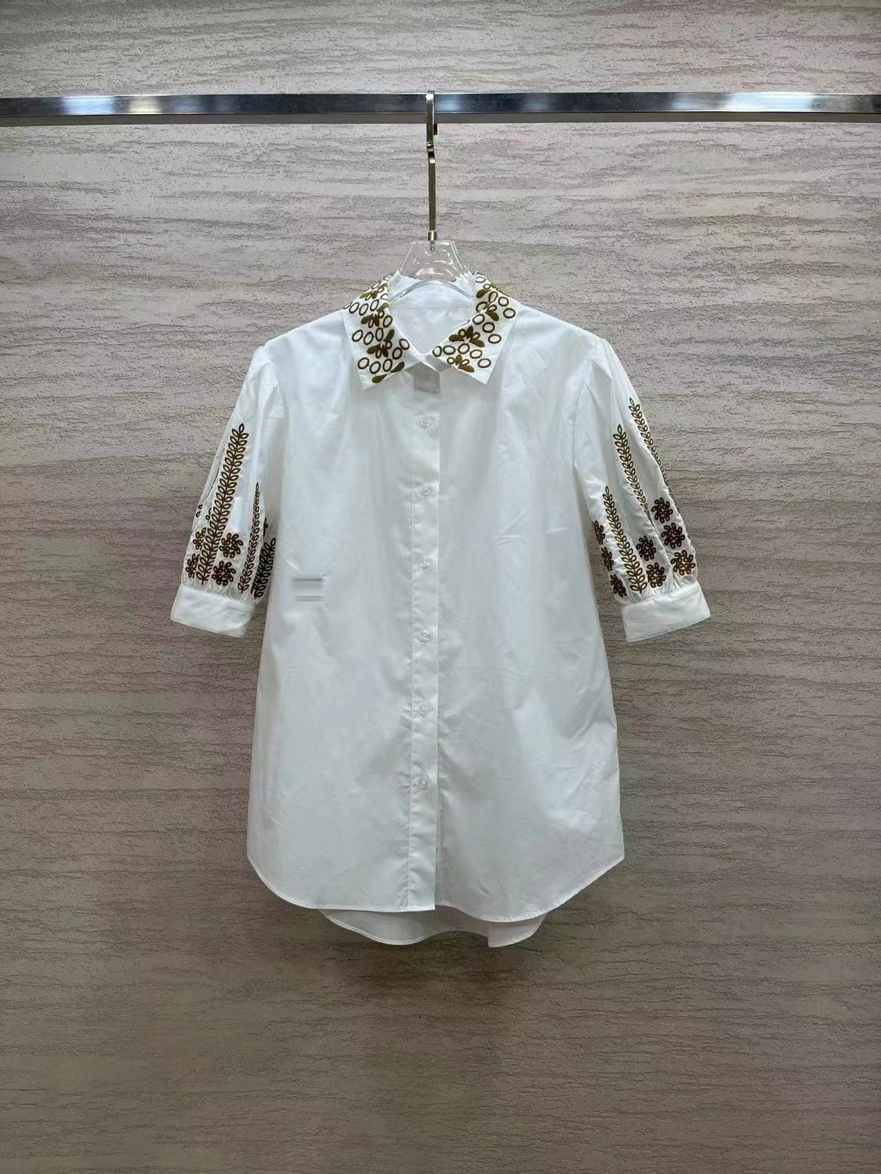 Milan Runway Shirts 2023 New Spring Summer Lapel Neck Short Sleeve Print Designer Women' Shirts Brand Same Style Blouses 0221-3, White
Milan Runway Shirts 2023 New Spring Summer Lapel Neck Short Sleeve Print Designer Women' Shirts Brand Same Style Blouses 0221-3, White