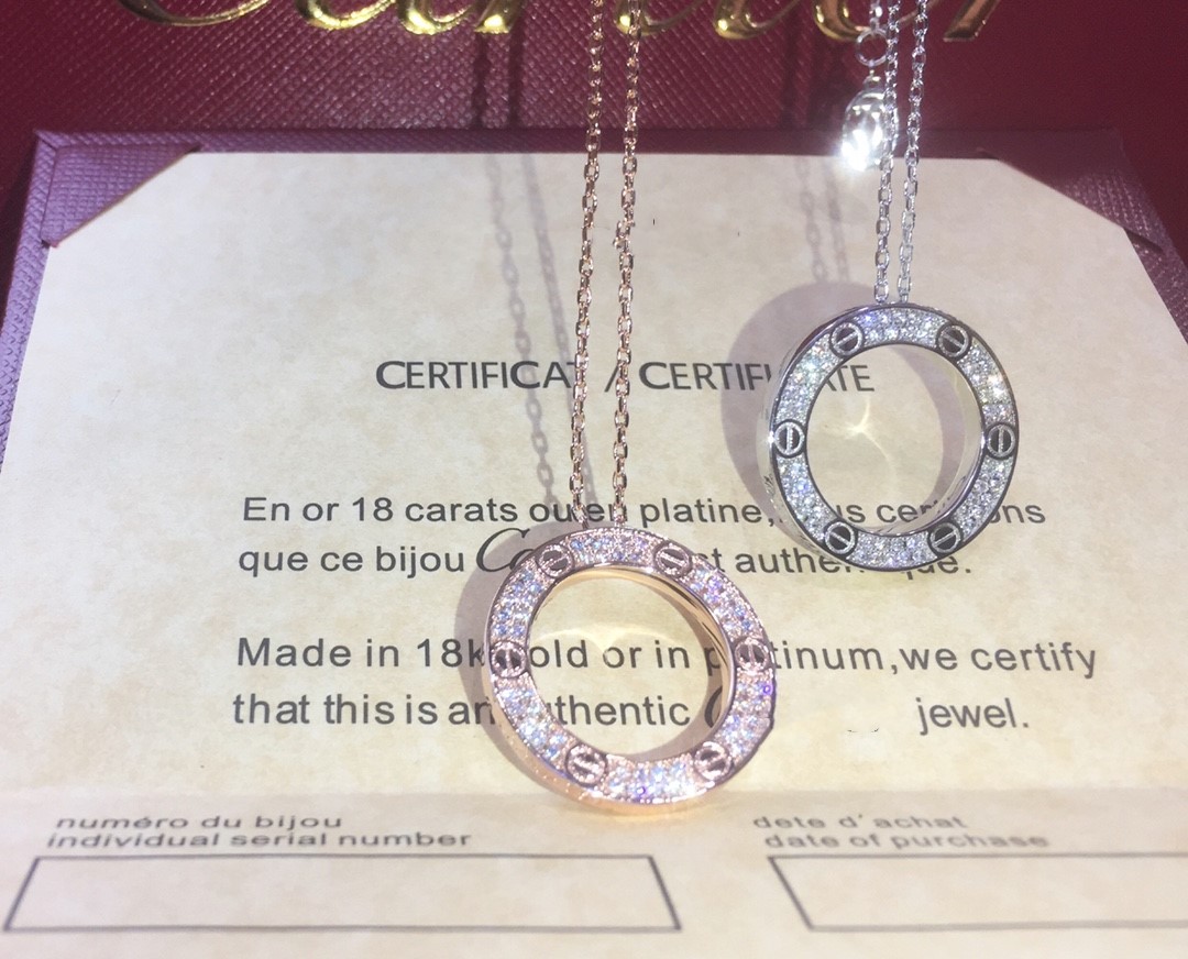 Luxury Pendant Necklaces Love Brand Designer Copper Full Crystal Hollow Round Circle Charm Short Chain Choker For Women Jewelry With Box Party Gift
Luxury Pendant Necklaces Love Brand Designer Copper Full Crystal Hollow Round Circle Charm Short Chain Choker For Women Jewelry With Box Party Gift