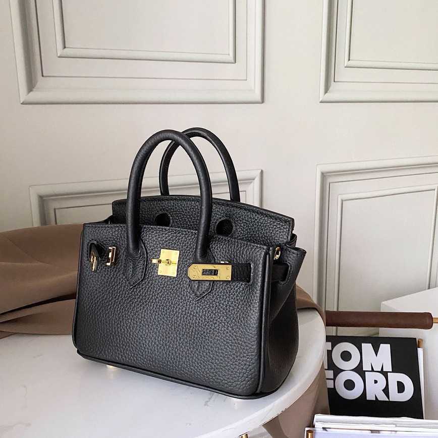 2023 Women Bags Factory Handbags 55%off mini cowhide one shoulder portable women's bag Designer Luxury Shoulder Handbags, White8
2023 Women Bags Factory Handbags 55%off mini cowhide one shoulder portable women's bag Designer Luxury Shoulder Handbags, White8