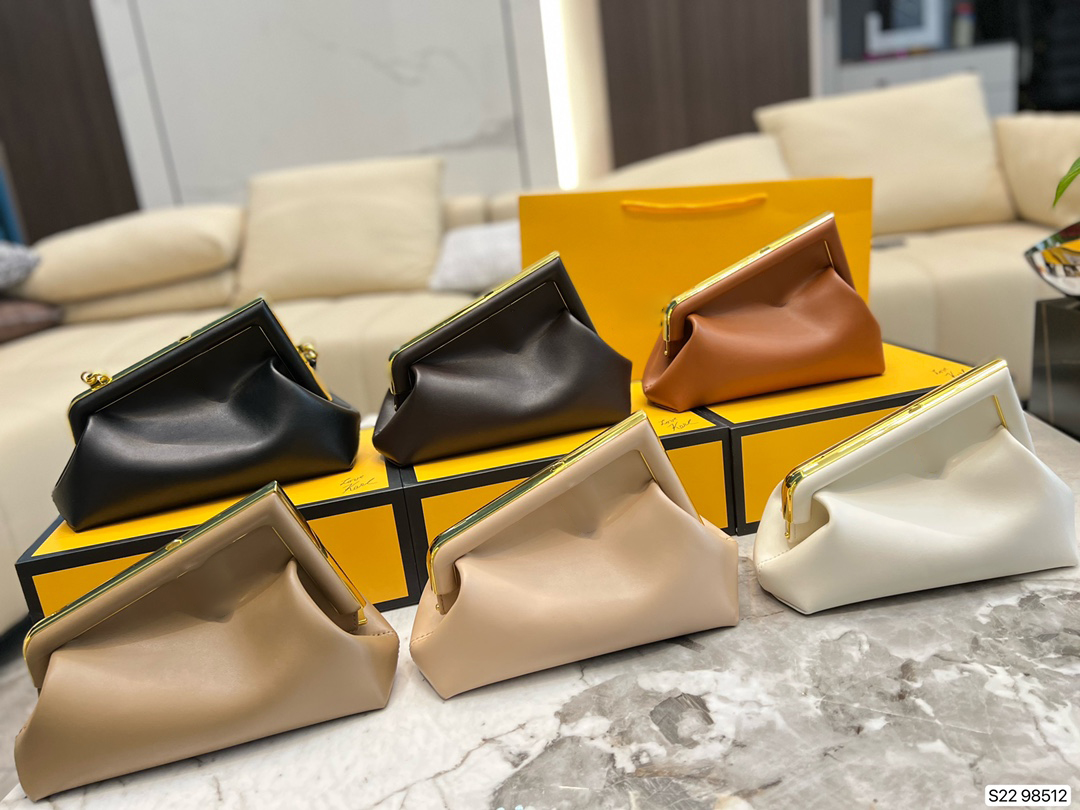 7A first bag Totes bag brand women bag designer Tote handbag luxury design clutch Wallet Crossbody single shoulder bags Dinner party 2023 Metal locking, Black
7A first bag Totes bag brand women bag designer Tote handbag luxury design clutch Wallet Crossbody single shoulder bags Dinner party 2023 Metal locking, Black