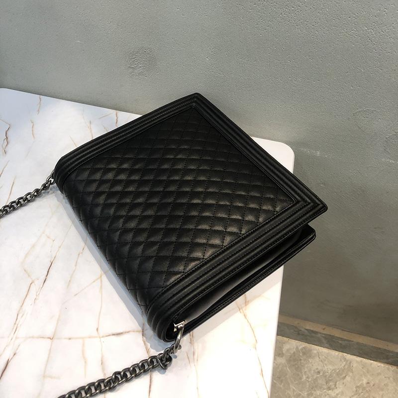Shoulder Bags 2023 Womens Vintage Maxi Jumbo Boy Calfskin Classic Flap Quilted Aged Silver Metal Hardware Chain Crossbody Luxury Designer Handbags 27*30CM, Black
Shoulder Bags 2023 Womens Vintage Maxi Jumbo Boy Calfskin Classic Flap Quilted Aged Silver Metal Hardware Chain Crossbody Luxury Designer Handbags 27*30CM, Black