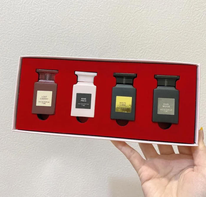 Unisex Women Men Perfume Fragrance 7.5ml 4pcs Gift Box Set Spray Long Lasting Smell TOM-FORD OUD WOOD LOST CHERRY ROSE PRICK WHITE SUEDE 4 in 1 Kit
Unisex Women Men Perfume Fragrance 7.5ml 4pcs Gift Box Set Spray Long Lasting Smell TOM-FORD OUD WOOD LOST CHERRY ROSE PRICK WHITE SUEDE 4 in 1 Kit