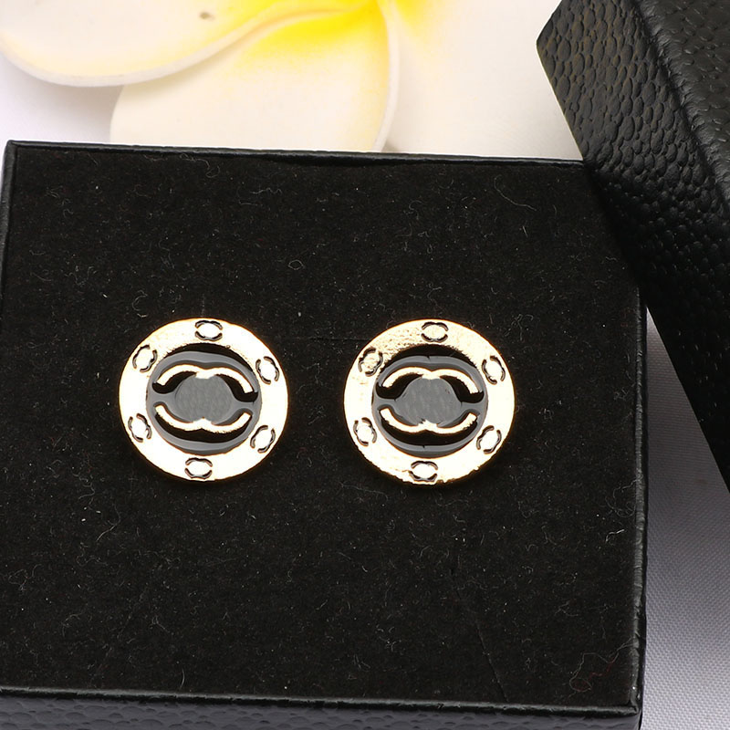 Designers Womens Brand Designer B-Letter Earrings Stud Ear Cuff Women Elegance Temperament Simple Ladies Copper Wedding Party Jewelry Accessories Luxuru Gift Box
Designers Womens Brand Designer B-Letter Earrings Stud Ear Cuff Women Elegance Temperament Simple Ladies Copper Wedding Party Jewelry Accessories Luxuru Gift Box
