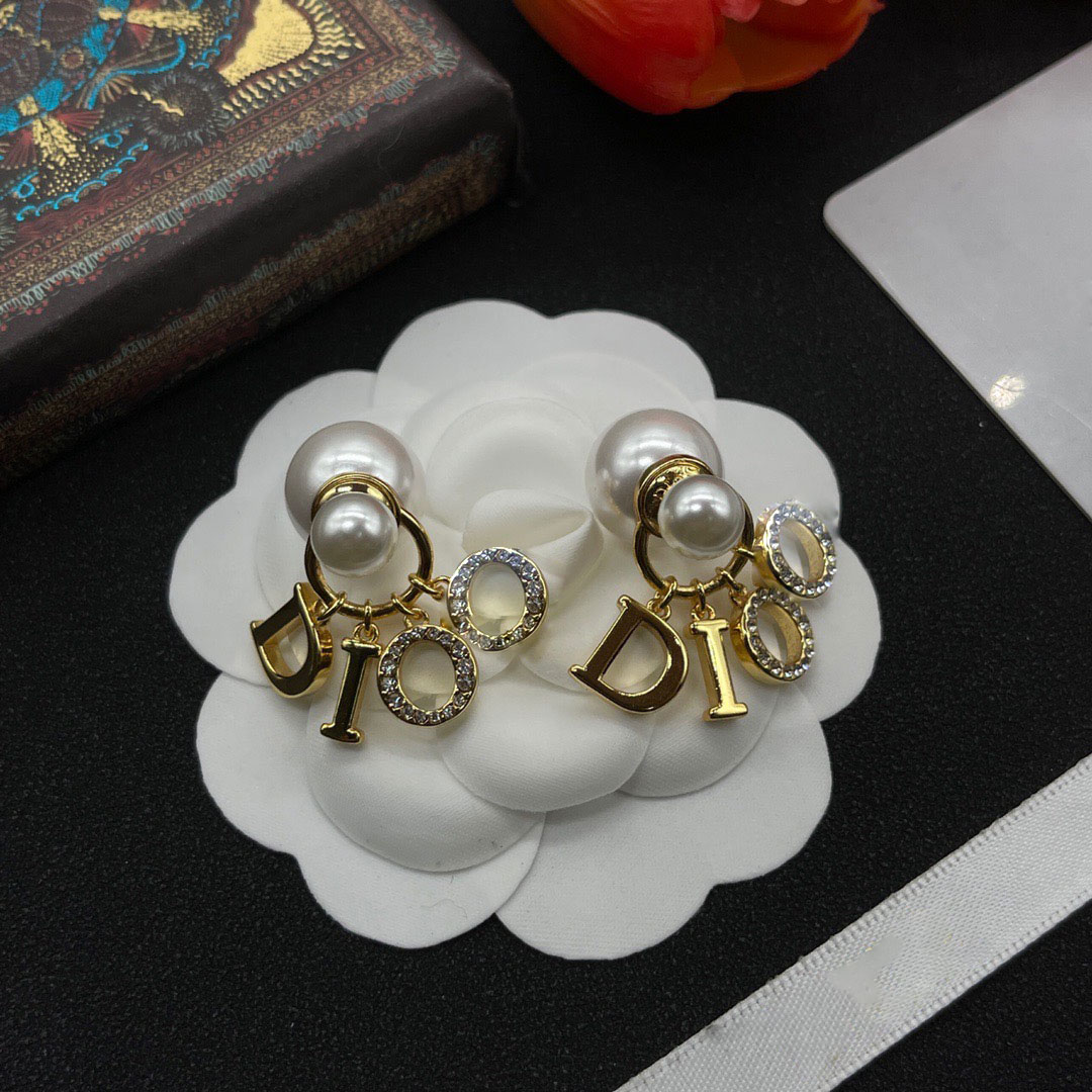 Fashion Pearl Wedding Women's Gold Earrings Jewelry Designer Earrings Women's Pearl Earrings Light Luxury Shape D Stud Earrings Designer Brass Stud Earrings
Fashion Pearl Wedding Women's Gold Earrings Jewelry Designer Earrings Women's Pearl Earrings Light Luxury Shape D Stud Earrings Designer Brass Stud Earrings