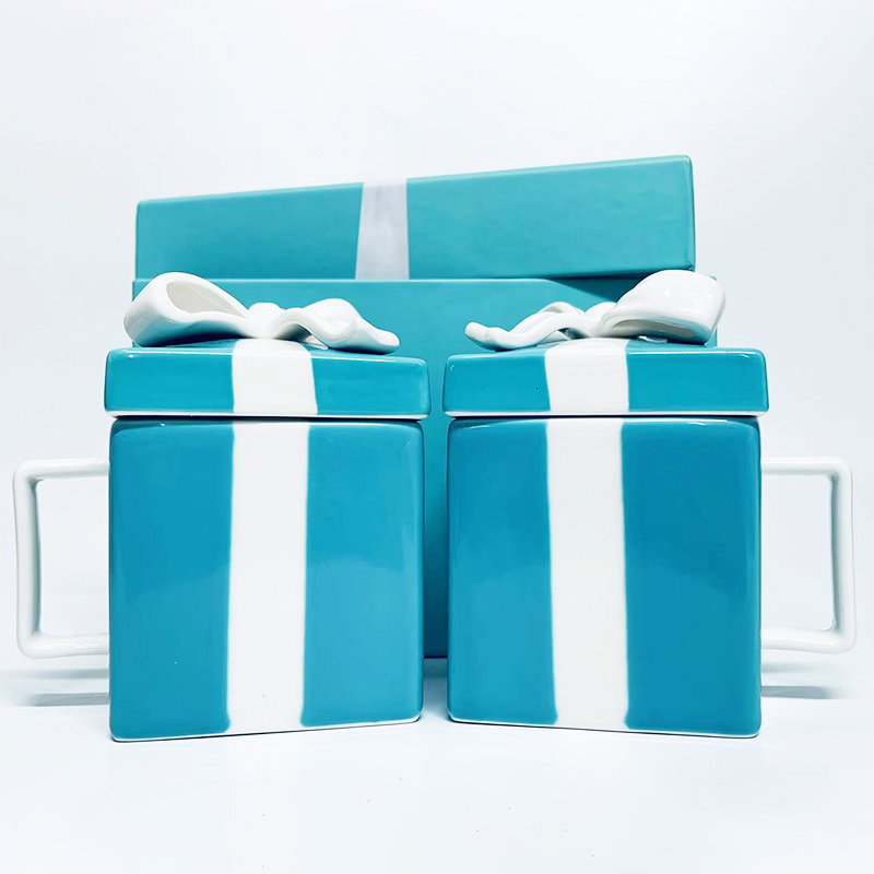 Mugs 2 Pcs of Ceramic Couple Bone China Water Cup Wedding Gift Valentine's Day Christmas Coffee 230220