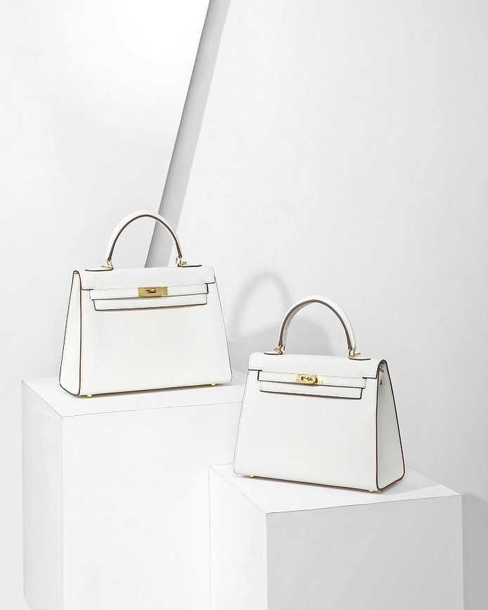 2023 Women Bags Factory Handbags 55%off Generation Mini Women's Cowhide Outseam One Shoulder Portable Crossbody Bag Designer Luxury Shoulder Handbags, Palm grain white
2023 Women Bags Factory Handbags 55%off Generation Mini Women's Cowhide Outseam One Shoulder Portable Crossbody Bag Designer Luxury Shoulder Handbags, Palm grain white
