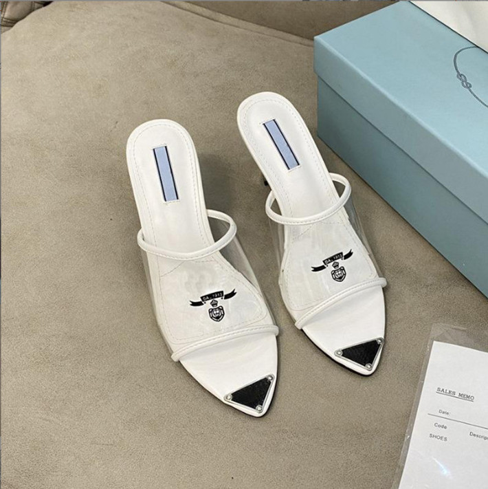 Designer Women's Sandals Printed Plexiglas Heel Skateboarding Thick High Heels 7.5 cm Silver Metallic Leather Outdoor slipper, White
Designer Women's Sandals Printed Plexiglas Heel Skateboarding Thick High Heels 7.5 cm Silver Metallic Leather Outdoor slipper, White