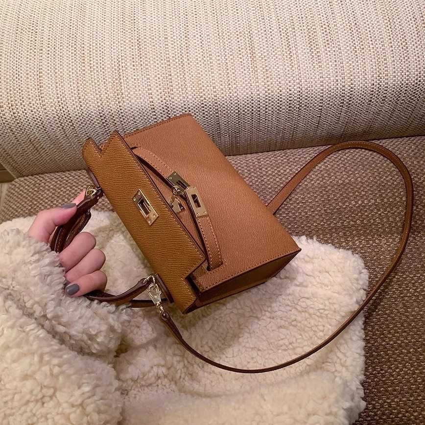 2023 Women Bags Factory Handbags 55%off Bag Female red mini leather bag diagonal single shoulder handbag Designer Luxury Shoulder Handbags, 19cm trench grey
2023 Women Bags Factory Handbags 55%off Bag Female red mini leather bag diagonal single shoulder handbag Designer Luxury Shoulder Handbags, 19cm trench grey