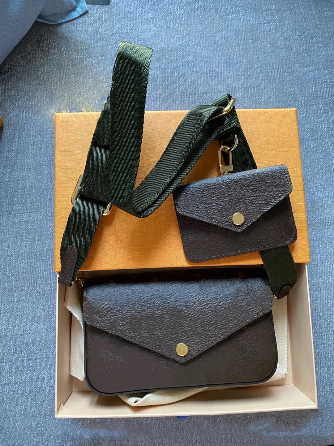 Luxurys Designer Shoulder bag M80091 FELICIE STRAP Women's mens Coin Purses Genuine Leather purses Wallets Snap closure Crossbody clutch Detachable card holder, Mon0gram-pink
Luxurys Designer Shoulder bag M80091 FELICIE STRAP Women's mens Coin Purses Genuine Leather purses Wallets Snap closure Crossbody clutch Detachable card holder, Mon0gram-pink