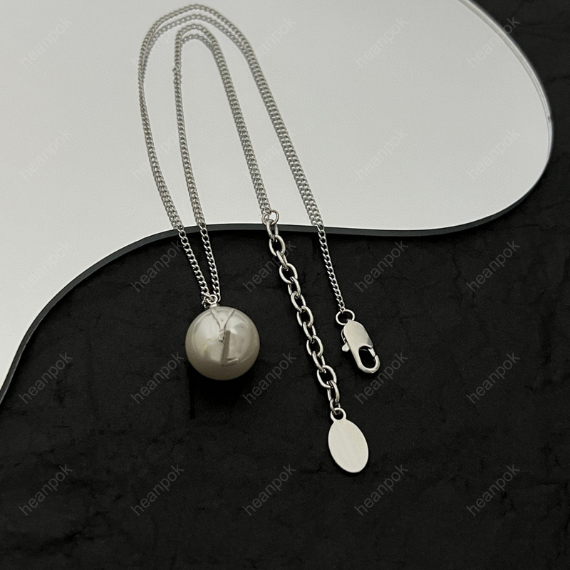 Luxury Designer Necklace Pearl Pendant Chain Fashion Women Letter 925 Silver Necklaces Y Wedding Jewelry Accessories With Box
Luxury Designer Necklace Pearl Pendant Chain Fashion Women Letter 925 Silver Necklaces Y Wedding Jewelry Accessories With Box