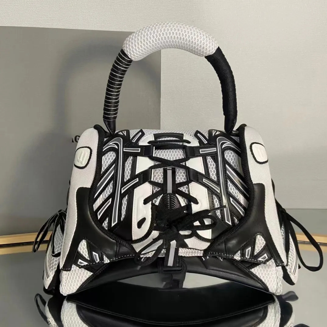 Sneakerhead Medium Handbag Black Bag Mixed Fabric Designer Women Men Totes Genuine Leather Hourglass White Shoulder Crossbody Bags Luxury designer Handbags
Sneakerhead Medium Handbag Black Bag Mixed Fabric Designer Women Men Totes Genuine Leather Hourglass White Shoulder Crossbody Bags Luxury designer Handbags
