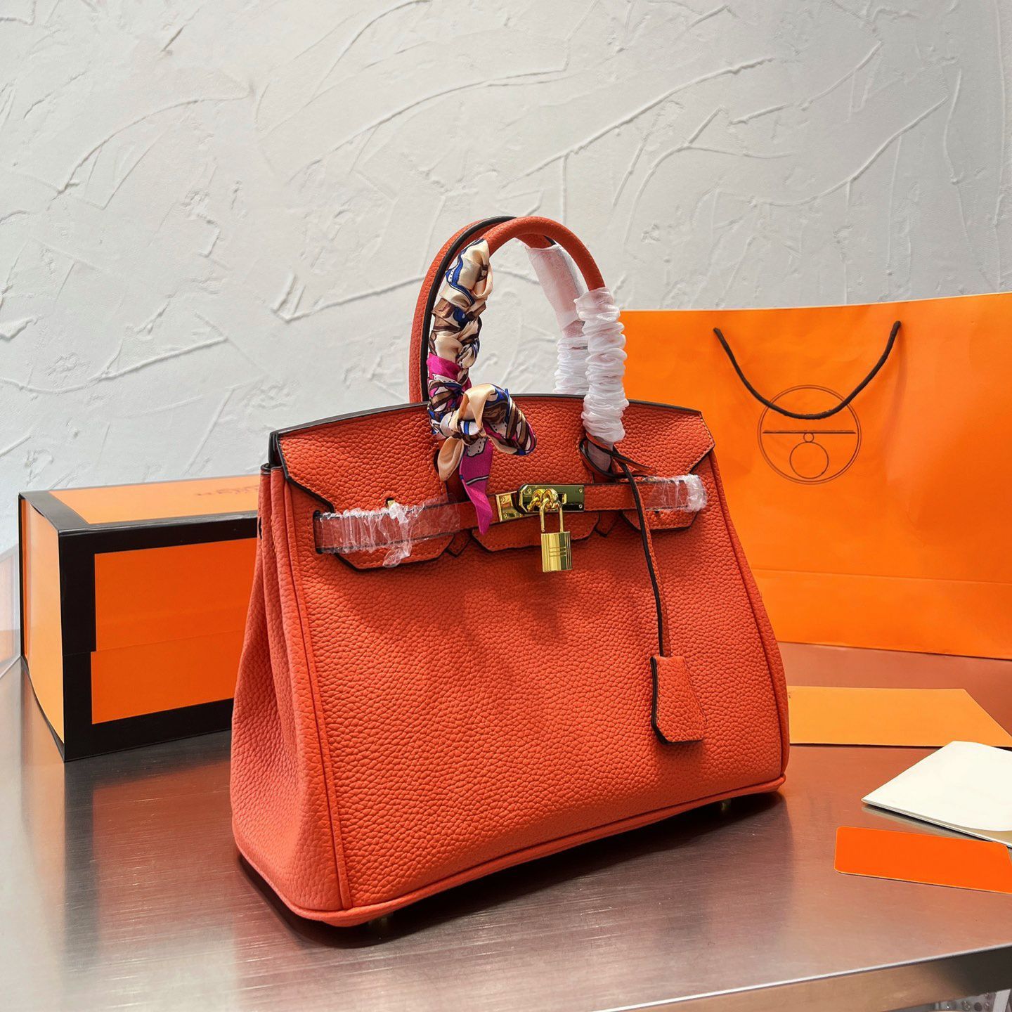 Designer H Designers bag maggievluxry Totes letter Large capacity style shoulder bag 9A luxurys handbags crossbody bags Christmas gift handbag, Red size:30cm + box
Designer H Designers bag maggievluxry Totes letter Large capacity style shoulder bag 9A luxurys handbags crossbody bags Christmas gift handbag, Red size:30cm + box