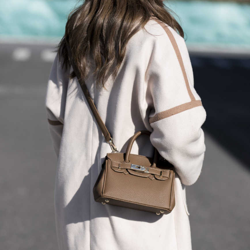 2023 Women Bags Factory Handbags 55%off Hand texture shoulder versatile women's bag Designer Luxury Shoulder Handbags YDCF, Khaki7
2023 Women Bags Factory Handbags 55%off Hand texture shoulder versatile women's bag Designer Luxury Shoulder Handbags YDCF, Khaki7