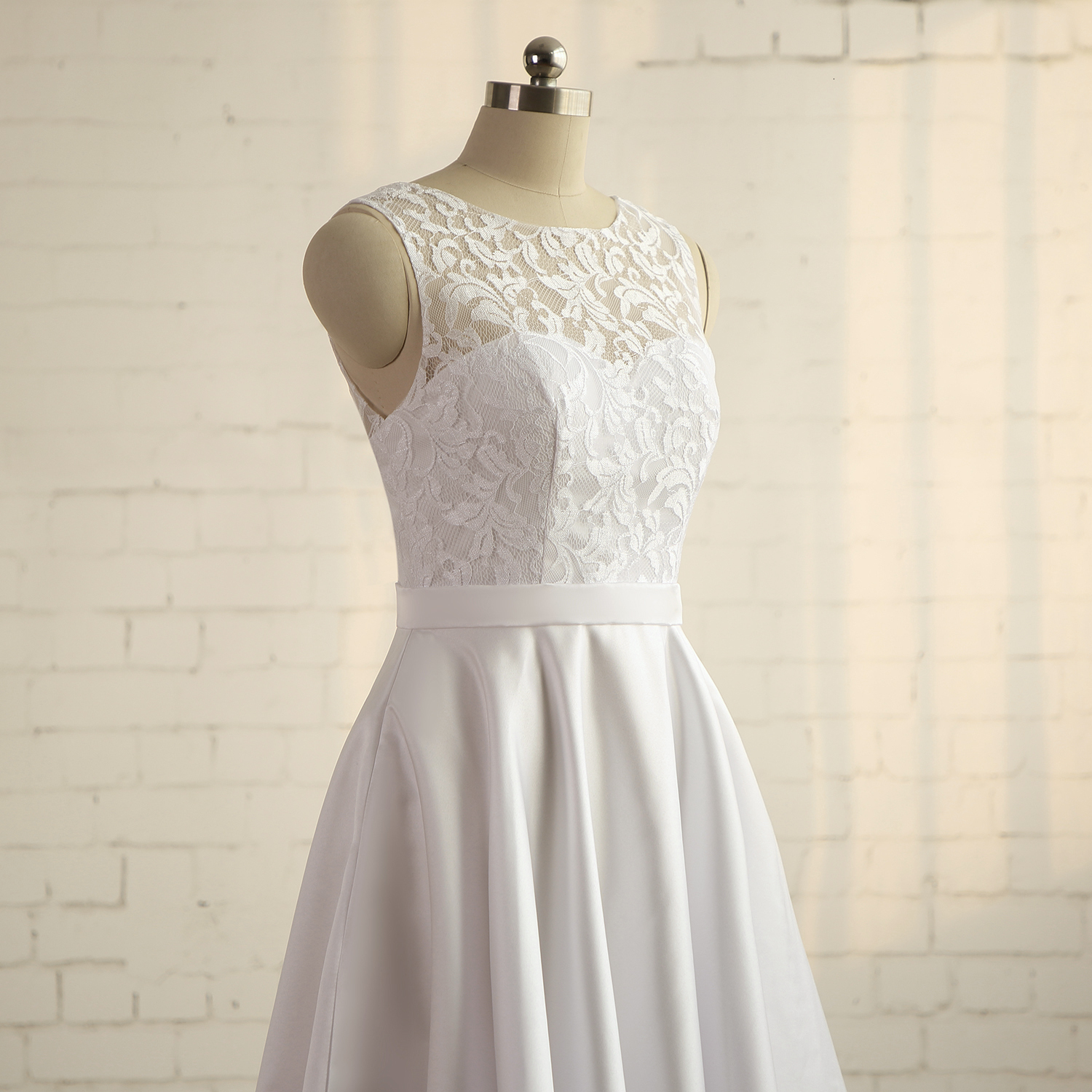Party Dresses Ivory Lace Satin Sleeveless ALine KneeLength Mother Of The Bride Custom Made 230221