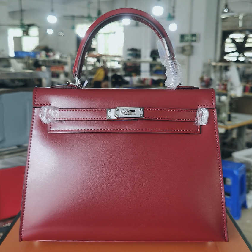 Factory Wholesale Women's Bag New Fashion Handbag Shoulder Bags Messenger Handbags 55%off, Black silver buckle
Factory Wholesale Women's Bag New Fashion Handbag Shoulder Bags Messenger Handbags 55%off, Black silver buckle