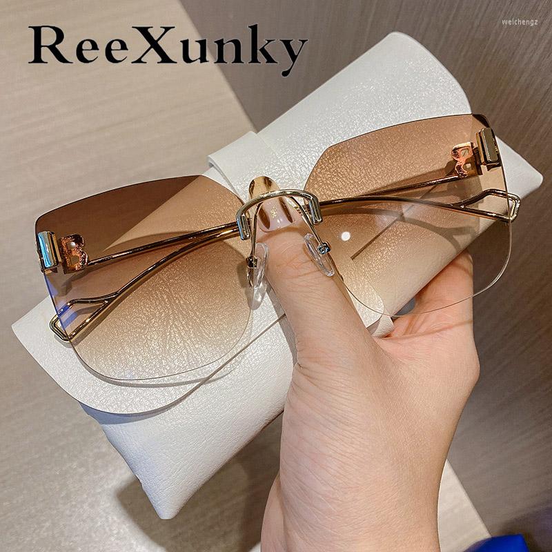 Sunglasses Vintage Brand Designer Womens 2023 Fashion Oversized Rimless Sun Glasses For Men Retro Square Shades Oculos UV400
Sunglasses Vintage Brand Designer Womens 2023 Fashion Oversized Rimless Sun Glasses For Men Retro Square Shades Oculos UV400