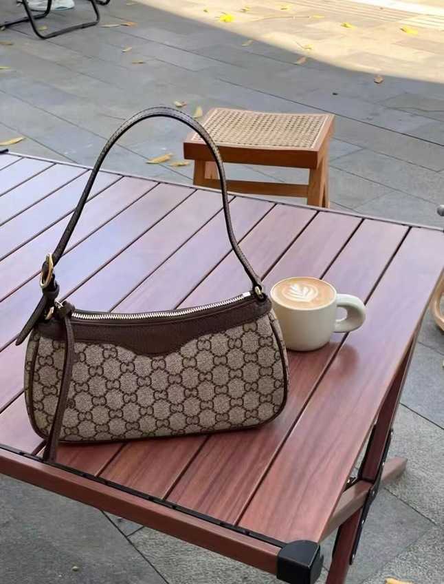 Factory Wholesale Women's Bag Shoulder hand single shoulder leather women's bag Shoulder Messenger Handbags 55%off, Old flower
Factory Wholesale Women's Bag Shoulder hand single shoulder leather women's bag Shoulder Messenger Handbags 55%off, Old flower