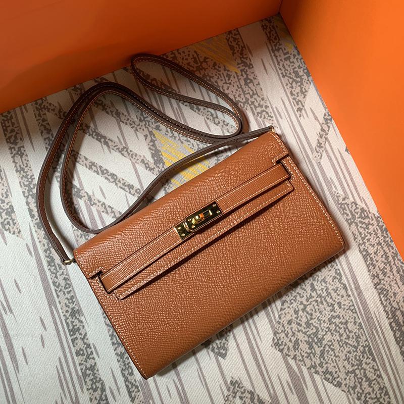 Designer's new high-quality palm print women's Long Wallet Handbag single shoulder Crossbody mini bag 21.5cm small square bag, Grey
Designer's new high-quality palm print women's Long Wallet Handbag single shoulder Crossbody mini bag 21.5cm small square bag, Grey