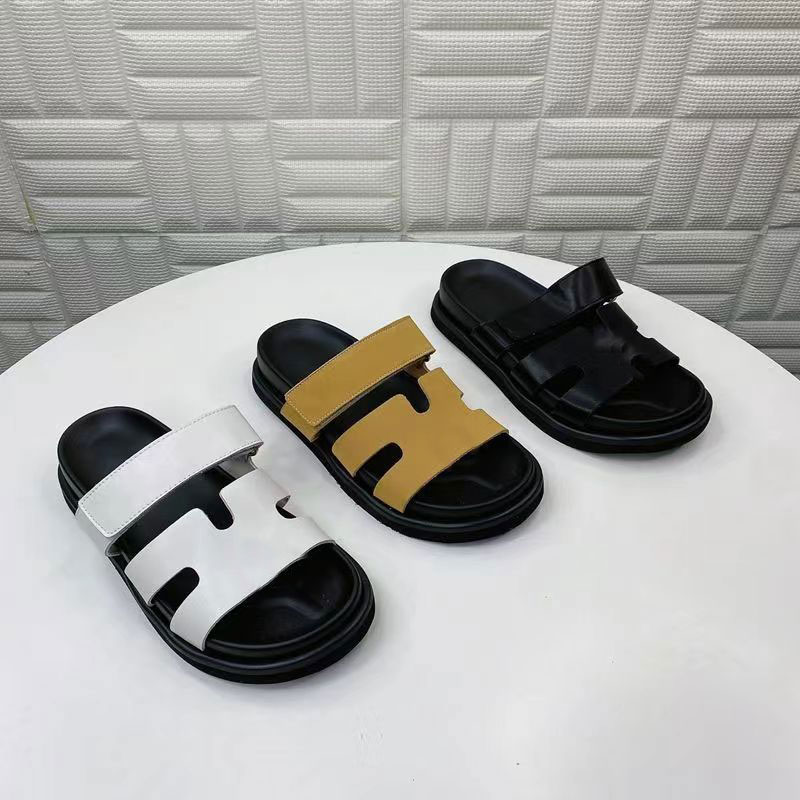 Flat Men Chypre Beach Slippers Classic Designer Sandal Sandals Luxury Leather Soft Fashion Summer Women Leather Flip Flops Slide Thick Bottom Size 35-45
Flat Men Chypre Beach Slippers Classic Designer Sandal Sandals Luxury Leather Soft Fashion Summer Women Leather Flip Flops Slide Thick Bottom Size 35-45
