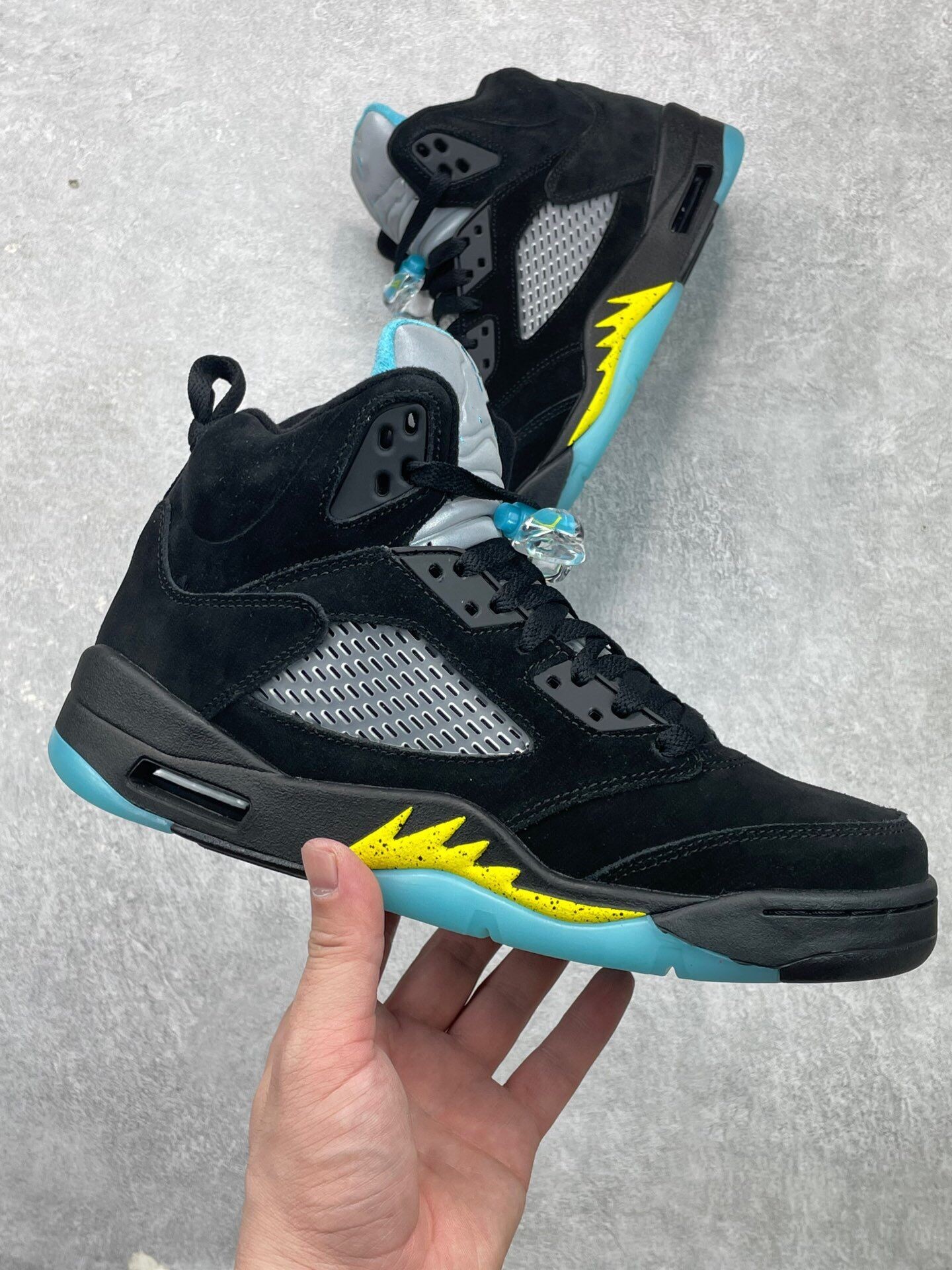 2023 Mens Sportswear 5 Basketball Shoes Jumpman 5s V Aqua Black Aquatone Taxi Original Quality Outdoor Sports Sneakers Lifestyles
2023 Mens Sportswear 5 Basketball Shoes Jumpman 5s V Aqua Black Aquatone Taxi Original Quality Outdoor Sports Sneakers Lifestyles