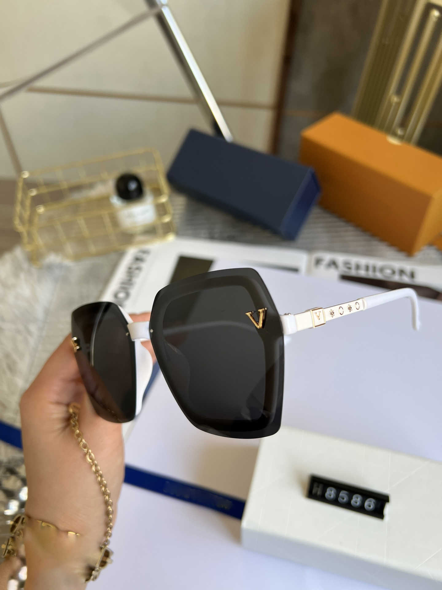 Eyeglass Brand Designer Sunglasses Outdoor Women Men Unisex Coolwinks Eyewear High Quality UV Protection 5 Color Optional Beach Full Frame
Eyeglass Brand Designer Sunglasses Outdoor Women Men Unisex Coolwinks Eyewear High Quality UV Protection 5 Color Optional Beach Full Frame