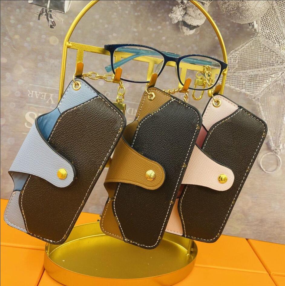keychain Luxury Designer Sunglasses Case Brand L Letter Flower Unisex Fashion Sunglass Box Packing PU Leather V Glasses Bag Eyewear Accessories Keyring
keychain Luxury Designer Sunglasses Case Brand L Letter Flower Unisex Fashion Sunglass Box Packing PU Leather V Glasses Bag Eyewear Accessories Keyring