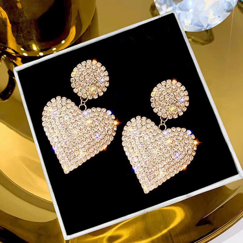 European and American Charm celebrities luxury diamond love earrings personality fashion OL design sense peach heart earrings simple exaggerated earrings
European and American Charm celebrities luxury diamond love earrings personality fashion OL design sense peach heart earrings simple exaggerated earrings
