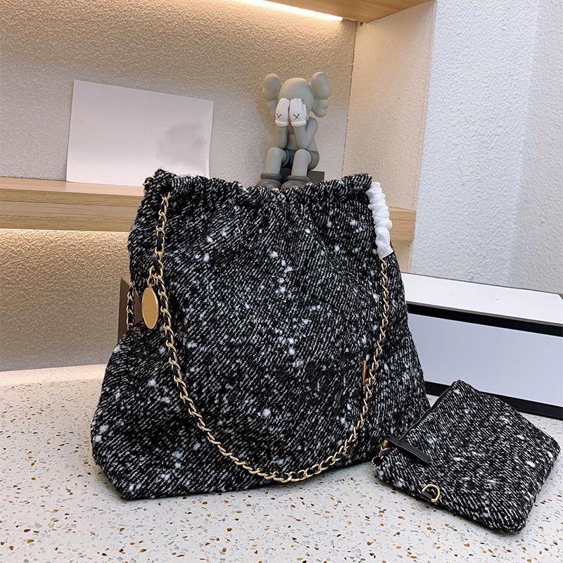 Luxury designer bag 22K new woolen shopping bag fashion handbag women's fashion bag designer classic wallet crossbody chain wallet shoulder woolen two in one, Pink
Luxury designer bag 22K new woolen shopping bag fashion handbag women's fashion bag designer classic wallet crossbody chain wallet shoulder woolen two in one, Pink
