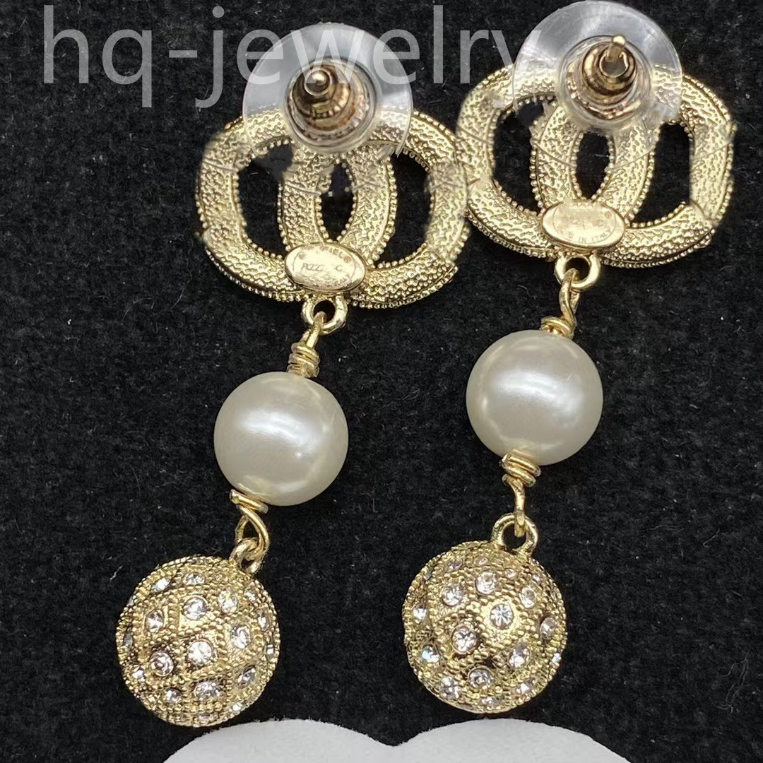 2023 earrings designer for women stud luxury gold heart shape pearl crystal gold double V letter 925s silver jewelry classic 288
2023 earrings designer for women stud luxury gold heart shape pearl crystal gold double V letter 925s silver jewelry classic 288