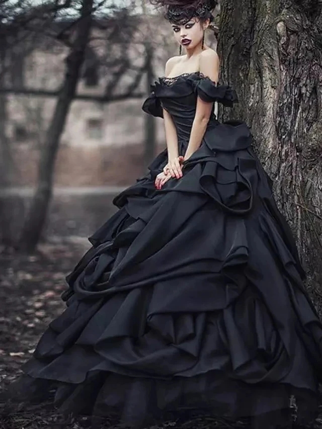 Black Gothic A-Line Wedding Dresses Plus Size Off Shoulder Cascading Ruffles Lace-Up Corset Lace Bridal Dress Mariage