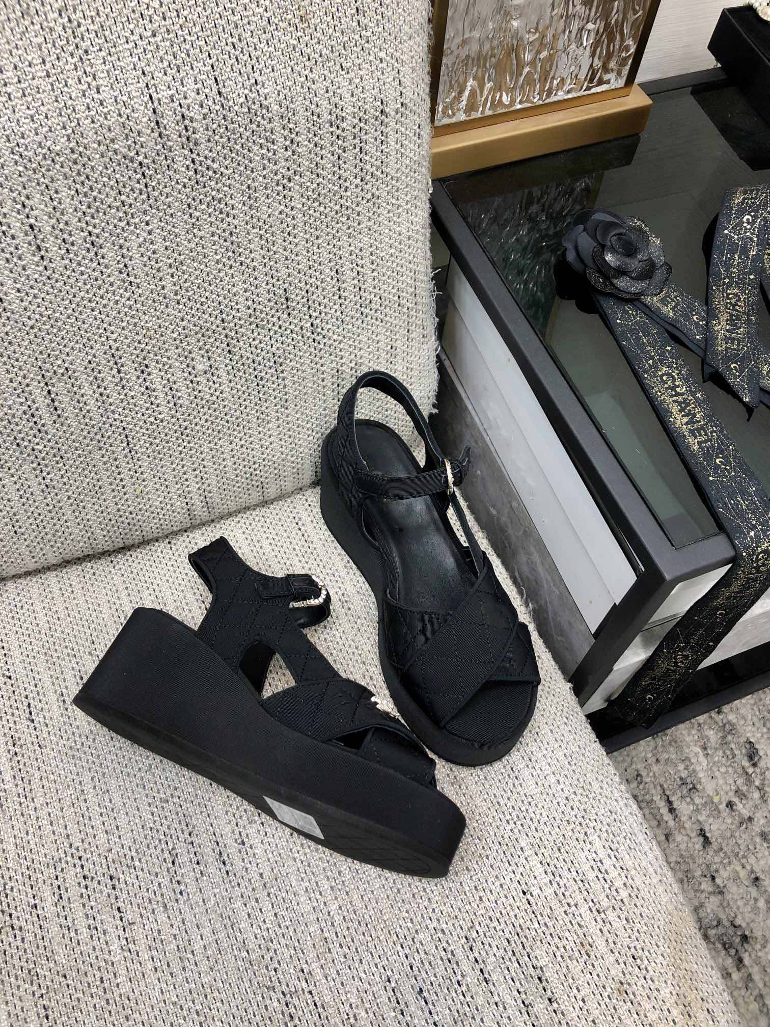2023Summer new women's cross strap sandals fashion star designer sandals cloth leather high-quality cabinet show fashion top, Black/leather
2023Summer new women's cross strap sandals fashion star designer sandals cloth leather high-quality cabinet show fashion top, Black/leather