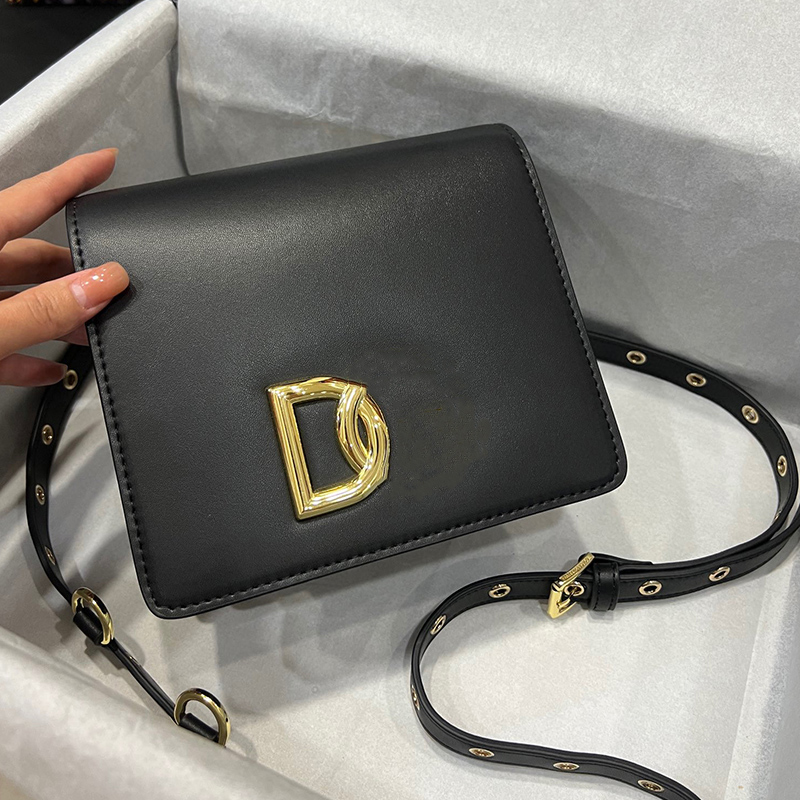 Top fashion womens bag leather designer shoulder bag flap genuine gold logo magnetic buckle messenger bag versatile mini bag new luxury wallet, White
Top fashion womens bag leather designer shoulder bag flap genuine gold logo magnetic buckle messenger bag versatile mini bag new luxury wallet, White