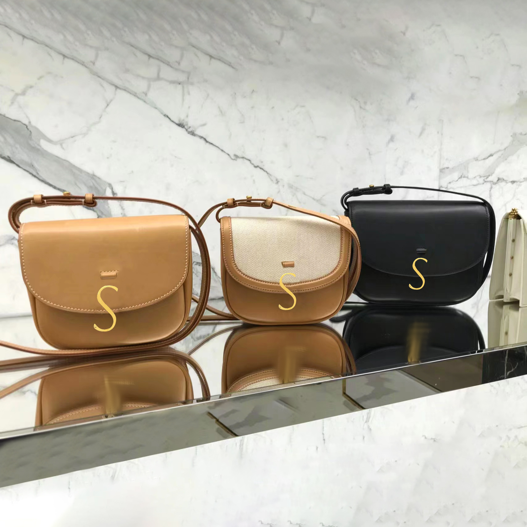 Luxurys Designers fashion totes Shoulder strap saddle Womens metal letter logo Leather KAIA hobo clutch Bags postman travel Cover hasp CrossBody bag mens handbag, Black
Luxurys Designers fashion totes Shoulder strap saddle Womens metal letter logo Leather KAIA hobo clutch Bags postman travel Cover hasp CrossBody bag mens handbag, Black