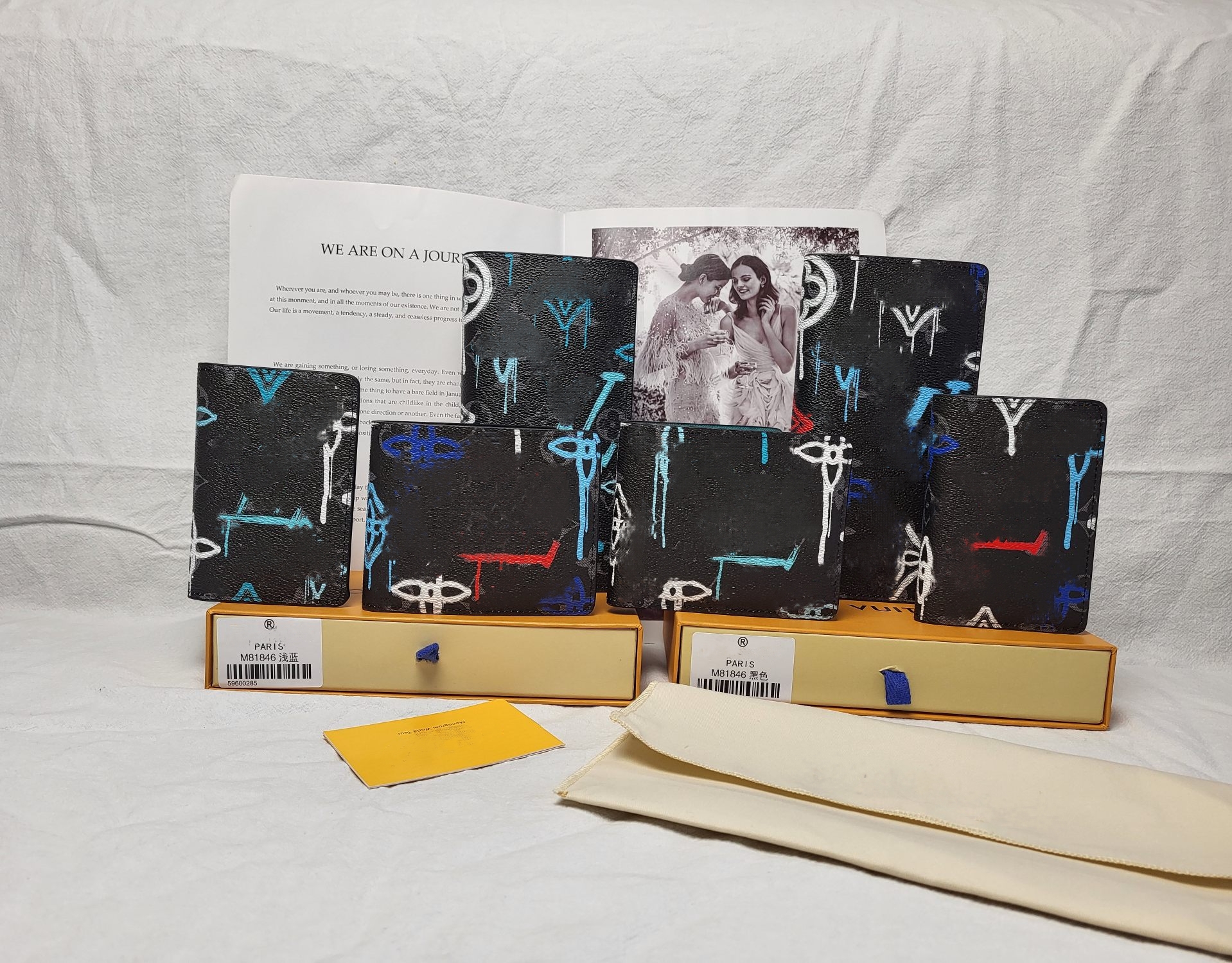 Limited Edition Graffiti Letter Unisex Wallet Luxury Brand Men's Card Holders Suit Clip Classic Designer Women's Short Wallets Long Clutch Bags Coin Purses M81846, Black with blue graffiti
Limited Edition Graffiti Letter Unisex Wallet Luxury Brand Men's Card Holders Suit Clip Classic Designer Women's Short Wallets Long Clutch Bags Coin Purses M81846, Black with blue graffiti