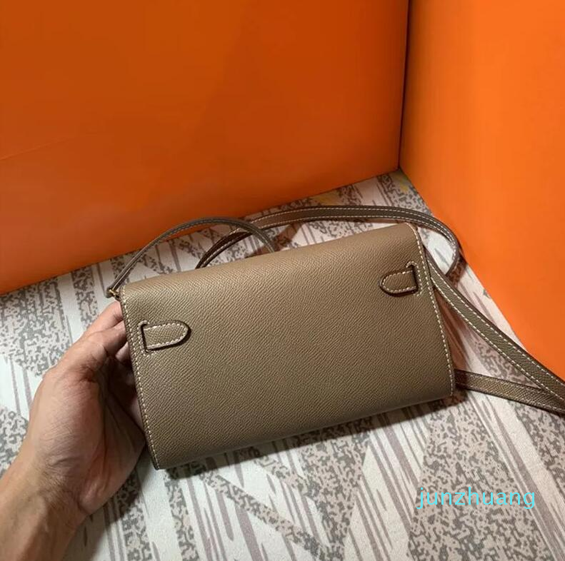 Designer's new high-quality palm print women's Long Wallet Handbag single shoulder Crossbody mini bag 21.5cm 35 square bag, Grey
Designer's new high-quality palm print women's Long Wallet Handbag single shoulder Crossbody mini bag 21.5cm 35 square bag, Grey