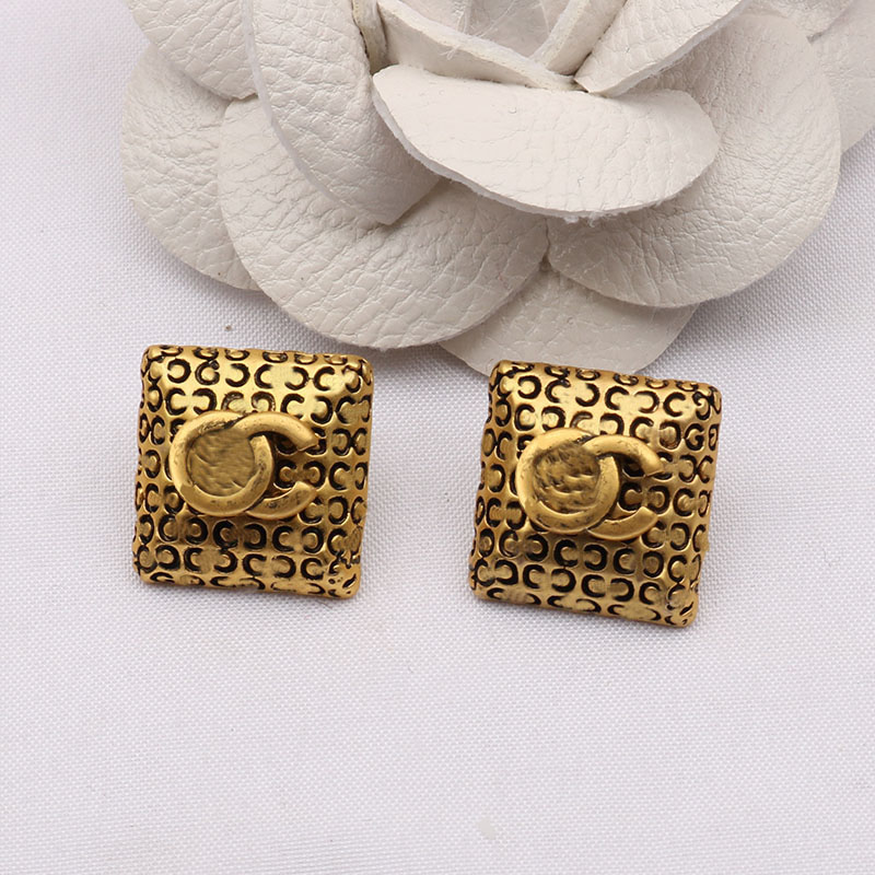 Mixed Simple Vintage stud earrings luxury 925 silver Luxury designers earring letters jewelry women 18k plated Rhinestones Wedding Gifts 2023
Mixed Simple Vintage stud earrings luxury 925 silver Luxury designers earring letters jewelry women 18k plated Rhinestones Wedding Gifts 2023