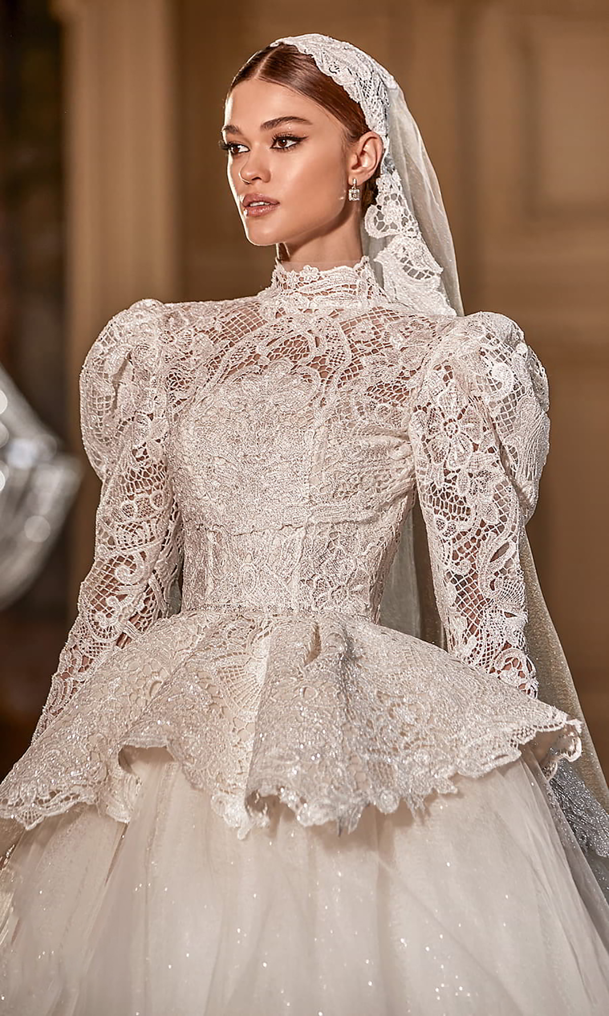 Elegant Lace Wedding Dresses Strapless Puffy Wedding Dress Shiny Tulle Country Bridal Gowns With Cape