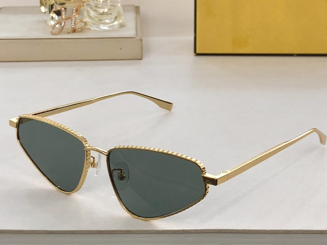 

Ladies Sunglasses Designers For Men and Women Summer 40068 Style Anti-Ultraviolet Retro Eyewear Plank Full Frame Random Box