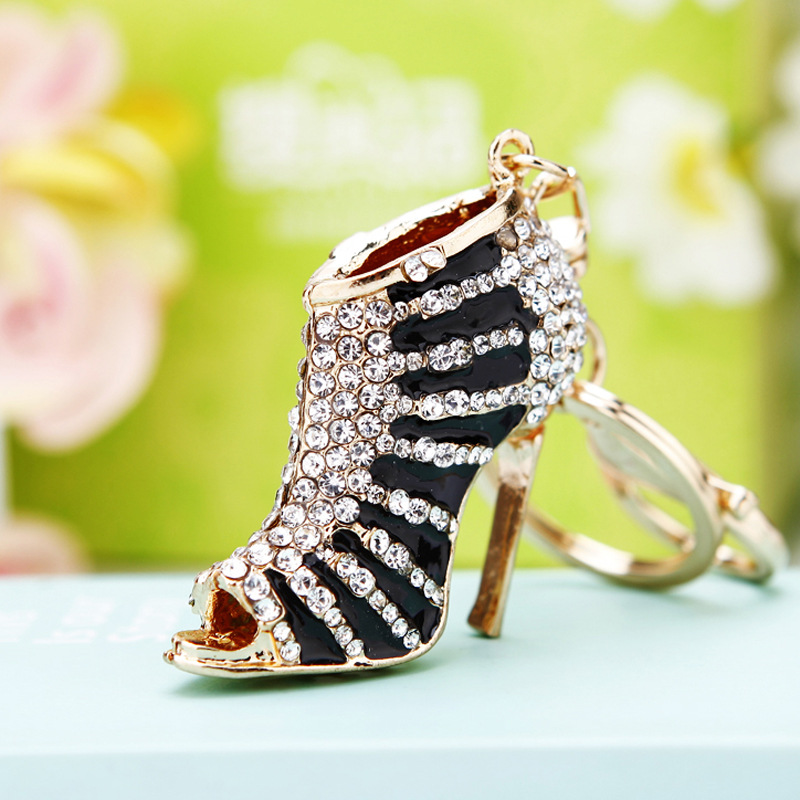 Elegant Ladies' Metal Keychain with Sparkling Diamond Accents - Ideal for Car Keys & Shoe Decoration