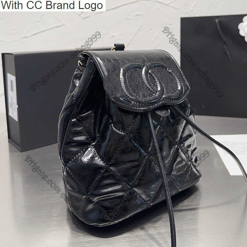 CC Backpack Style Vintage Black Patent Leather Backpack Style Embroidered Letter Badge Quilted Designer Handbags Flap Plain Color Double Chains Multi Pochette S
CC Backpack Style Vintage Black Patent Leather Backpack Style Embroidered Letter Badge Quilted Designer Handbags Flap Plain Color Double Chains Multi Pochette S