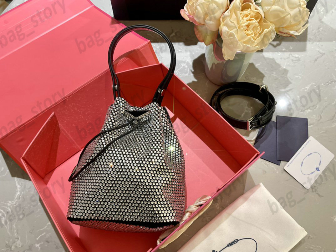 Luxury Crystal Evening Bags Bling Bling Full Diamond Drawstring Shoulder Bag Designer Women handbag Bucket
Luxury Crystal Evening Bags Bling Bling Full Diamond Drawstring Shoulder Bag Designer Women handbag Bucket