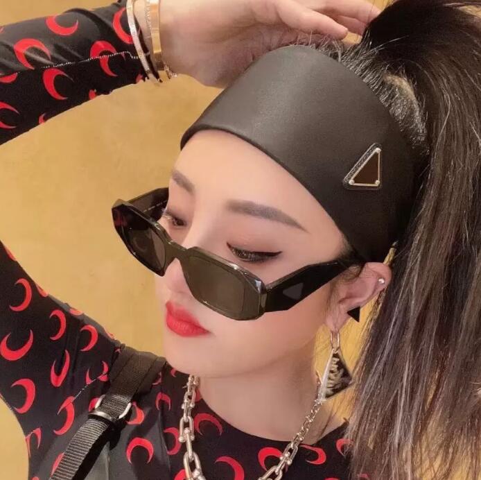 Mens designer sunglasses for women luxury sunglasses Fashion Triangular signature outdoor classic retro small frame goggles Sport Driving Shades sunglasses
Mens designer sunglasses for women luxury sunglasses Fashion Triangular signature outdoor classic retro small frame goggles Sport Driving Shades sunglasses