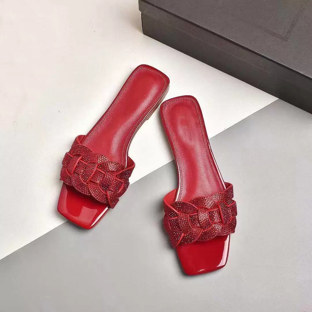 2023S Summer Beach Slide Tribute Sandals Flats Intertwining Straps Strass Flip Flops Slipper Top Designer Outdoor Slides Sandalias 35-40
2023S Summer Beach Slide Tribute Sandals Flats Intertwining Straps Strass Flip Flops Slipper Top Designer Outdoor Slides Sandalias 35-40