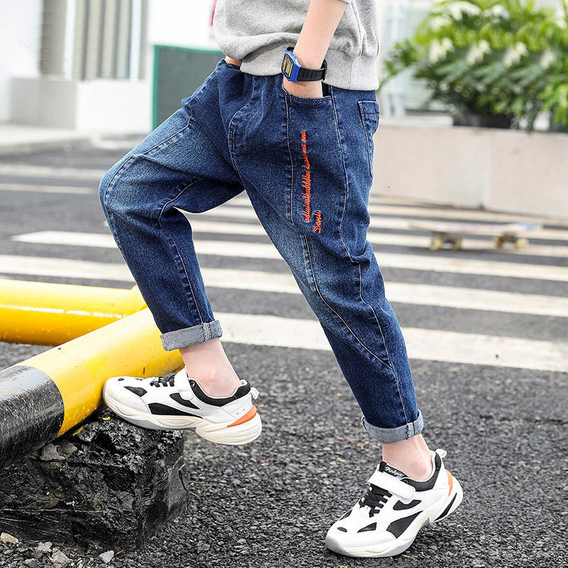 Jeans Children's denim trousers spring and autumn children's Korean alphabet trousers boys fashion all-match jeans 230223