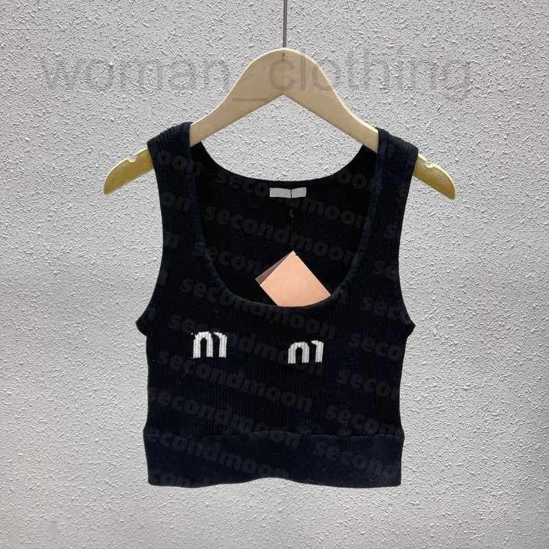 designer Women Knitted Tee Sexy Crop Top Sport Knits Vest Letter Jacquard Luxury Tops Breathable T Shirt for Woman 8J9S
designer Women Knitted Tee Sexy Crop Top Sport Knits Vest Letter Jacquard Luxury Tops Breathable T Shirt for Woman 8J9S