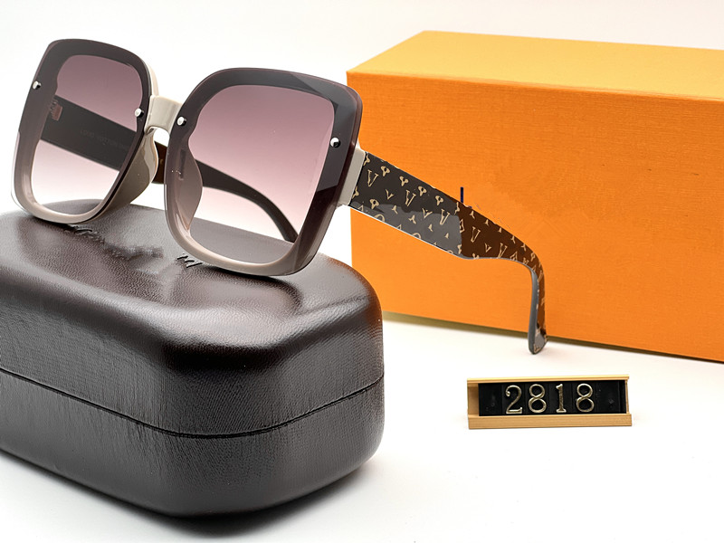 Party Favor Luxury Designer Sunglasses Classic Eyeglasses Goggle Outdoor Beach Sun Glasses For Man Woman 7 Colors With Box
Party Favor Luxury Designer Sunglasses Classic Eyeglasses Goggle Outdoor Beach Sun Glasses For Man Woman 7 Colors With Box