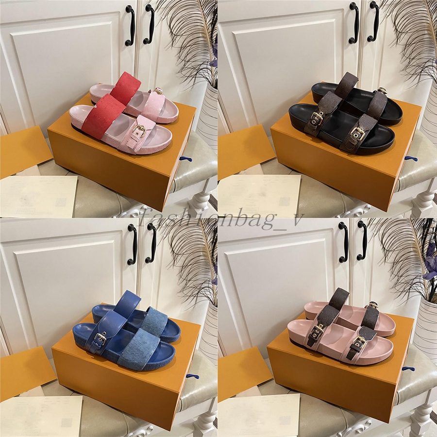 NEW Designer Slippers Women Slippers Classic Platform Sandals Summer Low-key Flip Flops Women Shoes Metal Buckle Sandal
NEW Designer Slippers Women Slippers Classic Platform Sandals Summer Low-key Flip Flops Women Shoes Metal Buckle Sandal